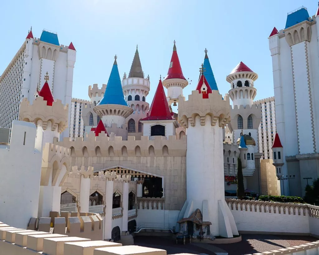 Excalibur Hotel Las Vegas von außen, Schloss-Vibes