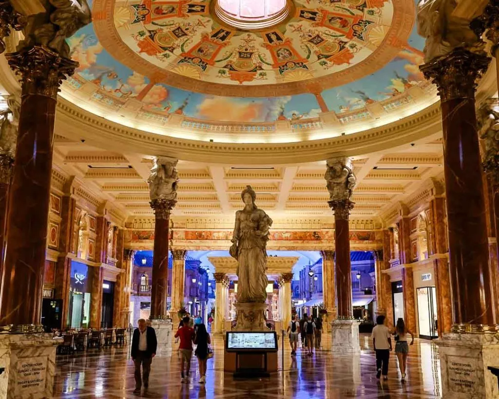 Gang zur Shoppingmall Caesars Palace, Las Vegas