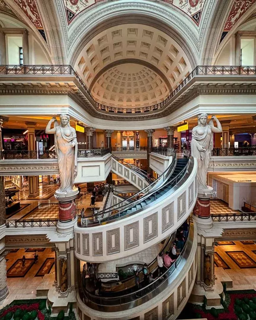 Geschwungene Rolltreppe im Caesars Palace, Las Vegas