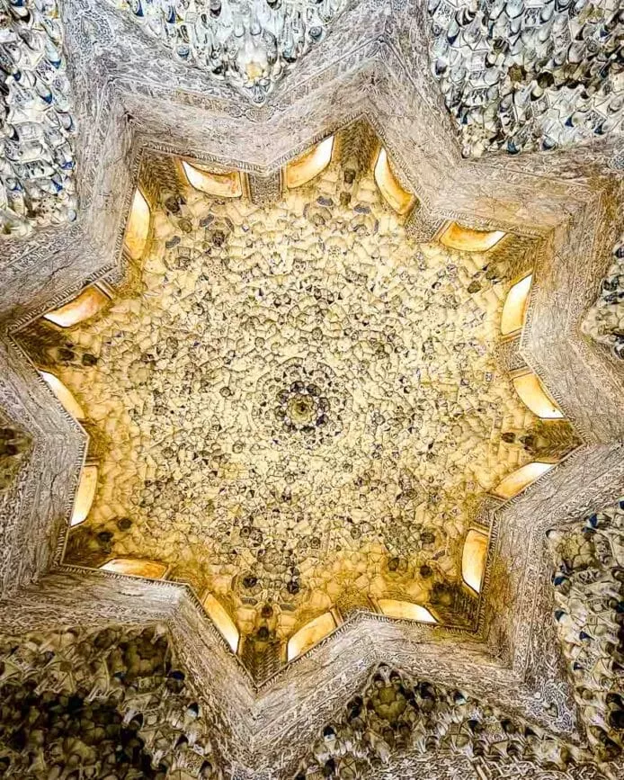 granada alhambra nasridenpalaeste deckenverzierung