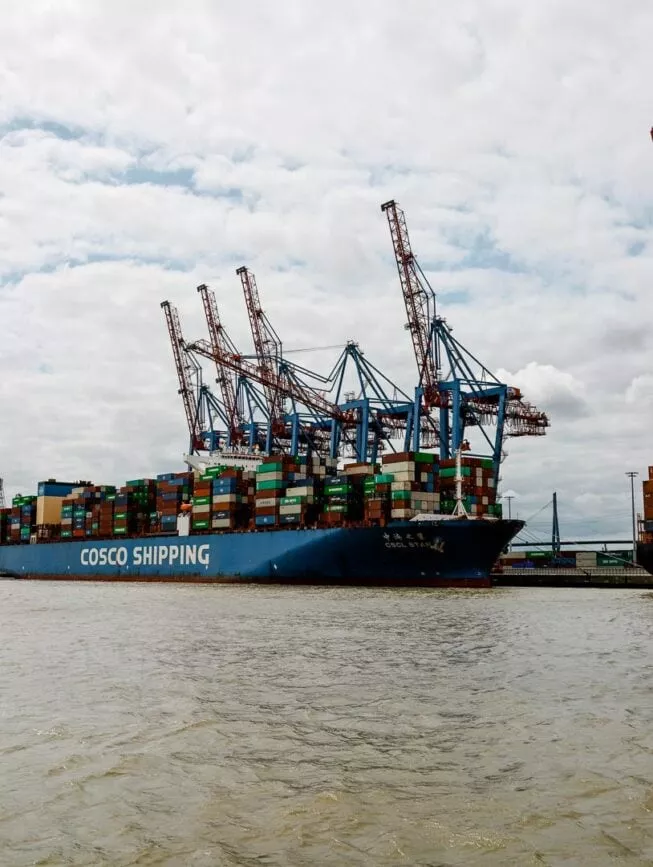 hamburg hafenrundfahrt großes containerschiff 2