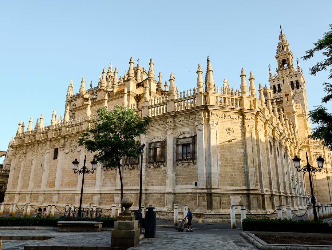 kathedrale sevilla aussen