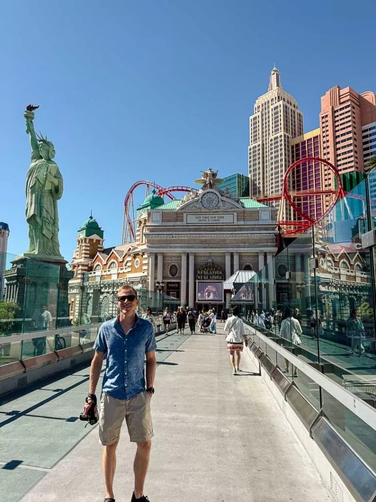 New York New York Hotel in Las Vegas, Brücke zum Eingang