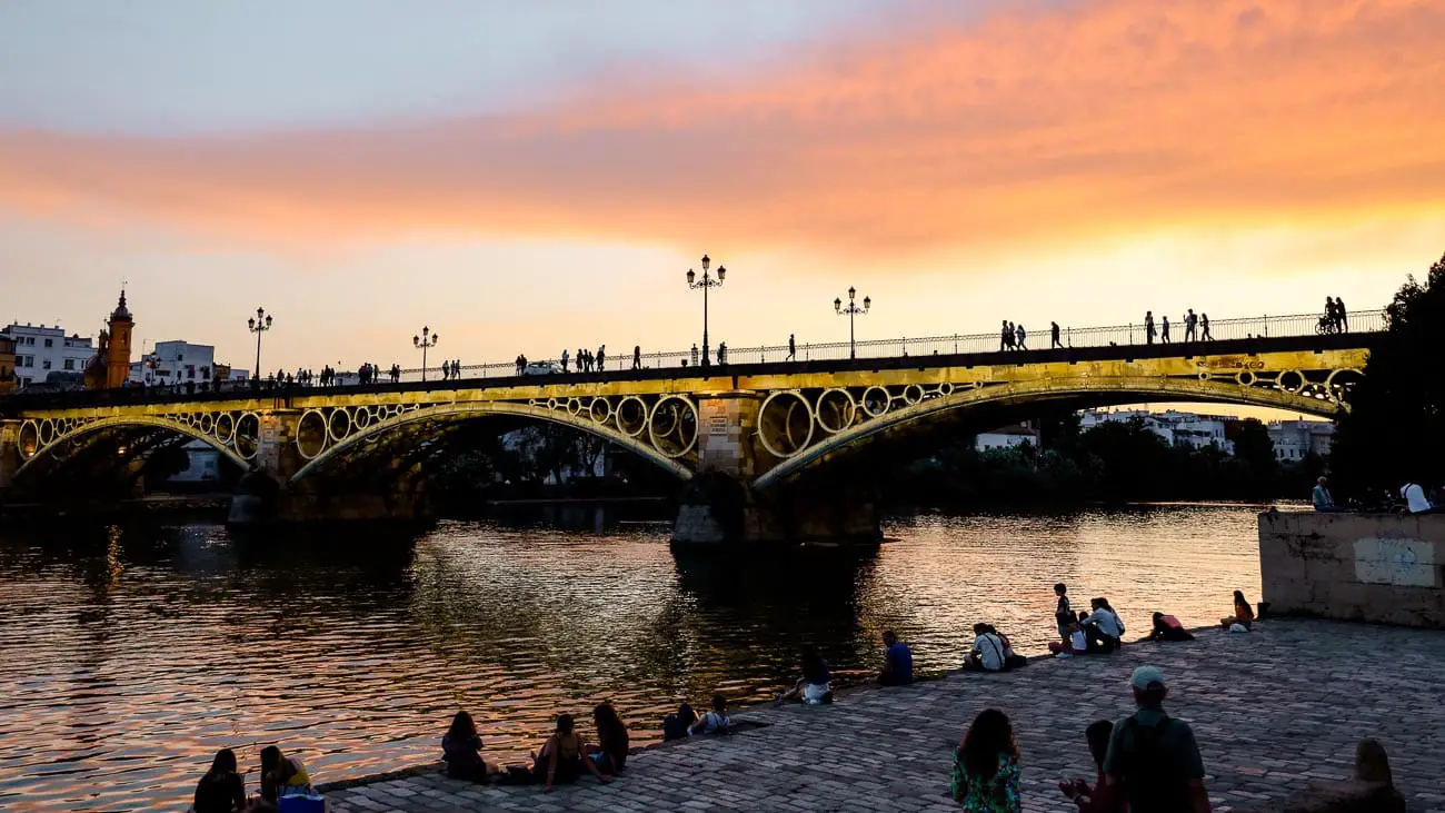 Sevilla Brücke zum Triana Viertel