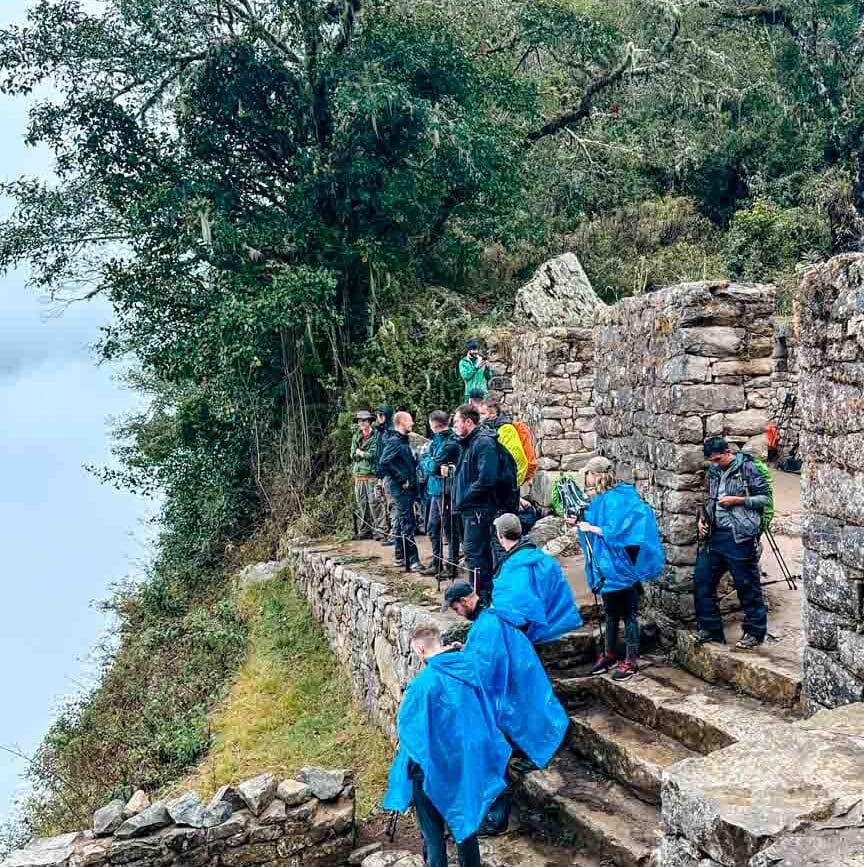 inka trail machu picchu peru nebelsuppe beim sun gate