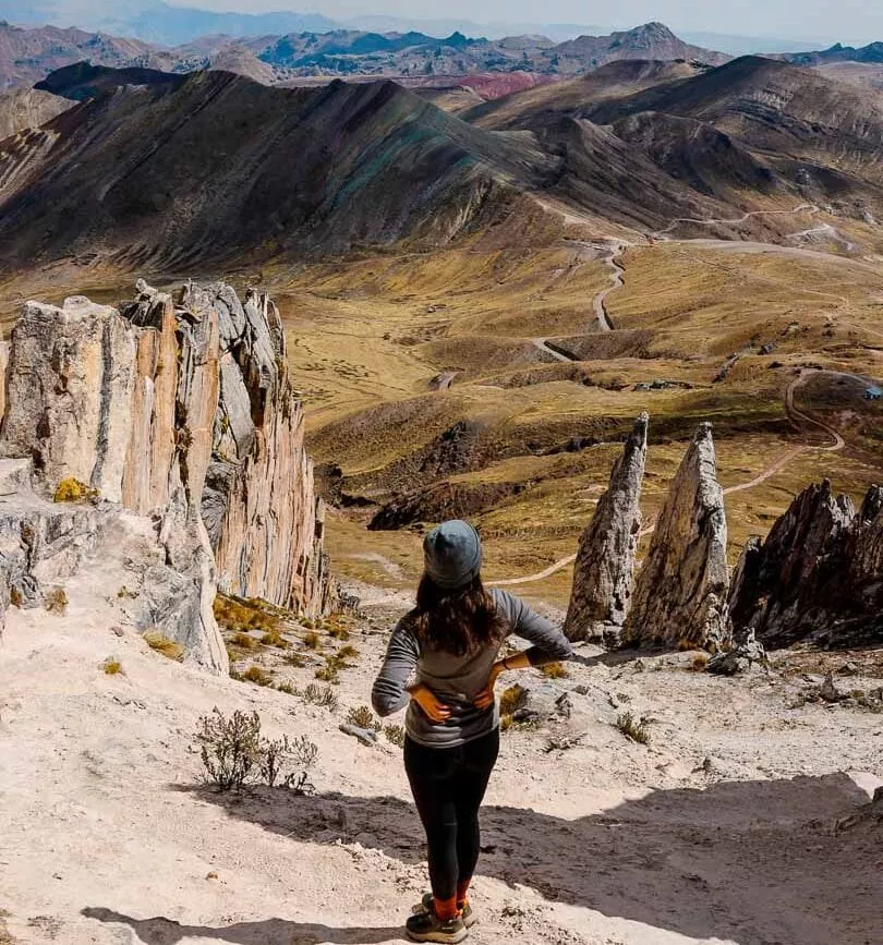 peru palcoyo rainbow mountain felsformationen