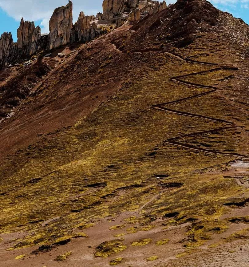 peru palcoyo rainbow mountain wanderweg