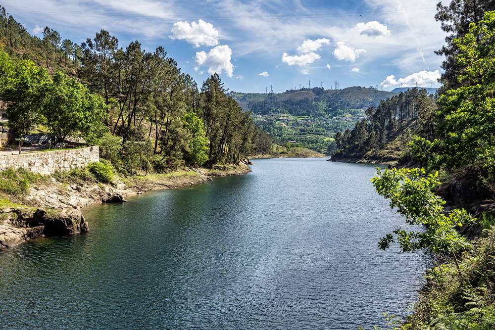 Portugal Nationalpark Peneda Geres Portugal Cabril Fluss im Nationalpark Peneda Geres