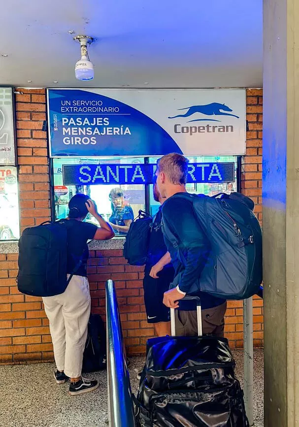 kolumbien busbahnhof schalter