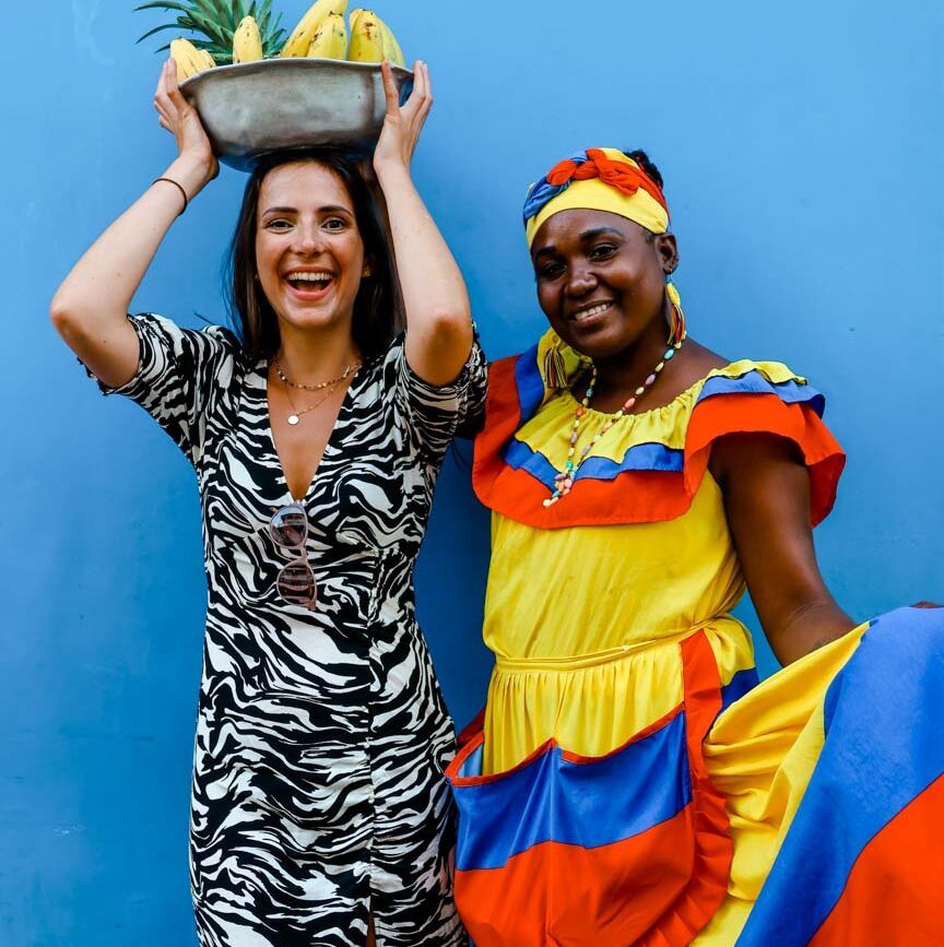 kolumbien cartagena bunte frauen
