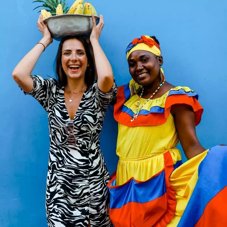 kolumbien cartagena bunte frauen kolumbien cartagena bunte frauen