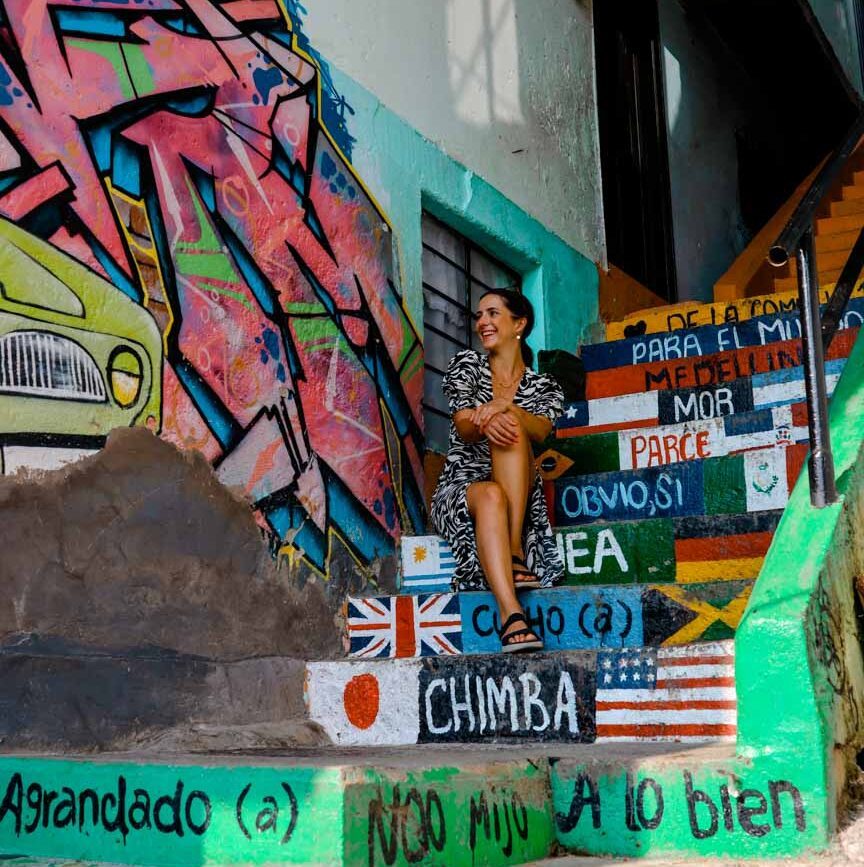 Medellín Kolumbien Comuna 13 bunte Treppe