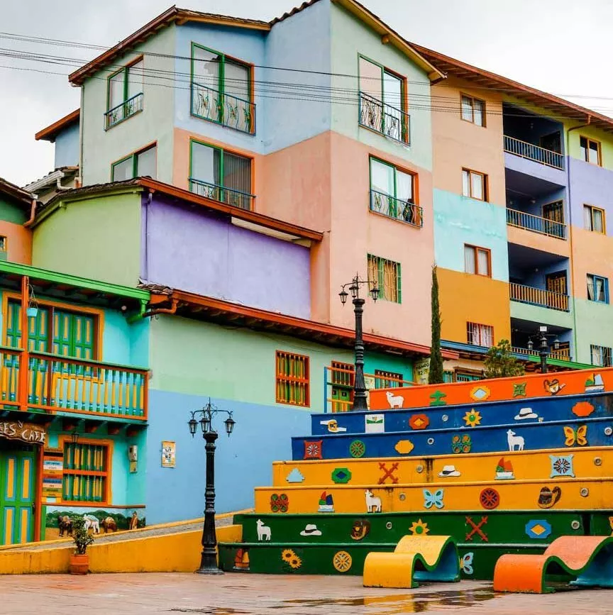 medellin kolumbien plazoleta de los zocalos
