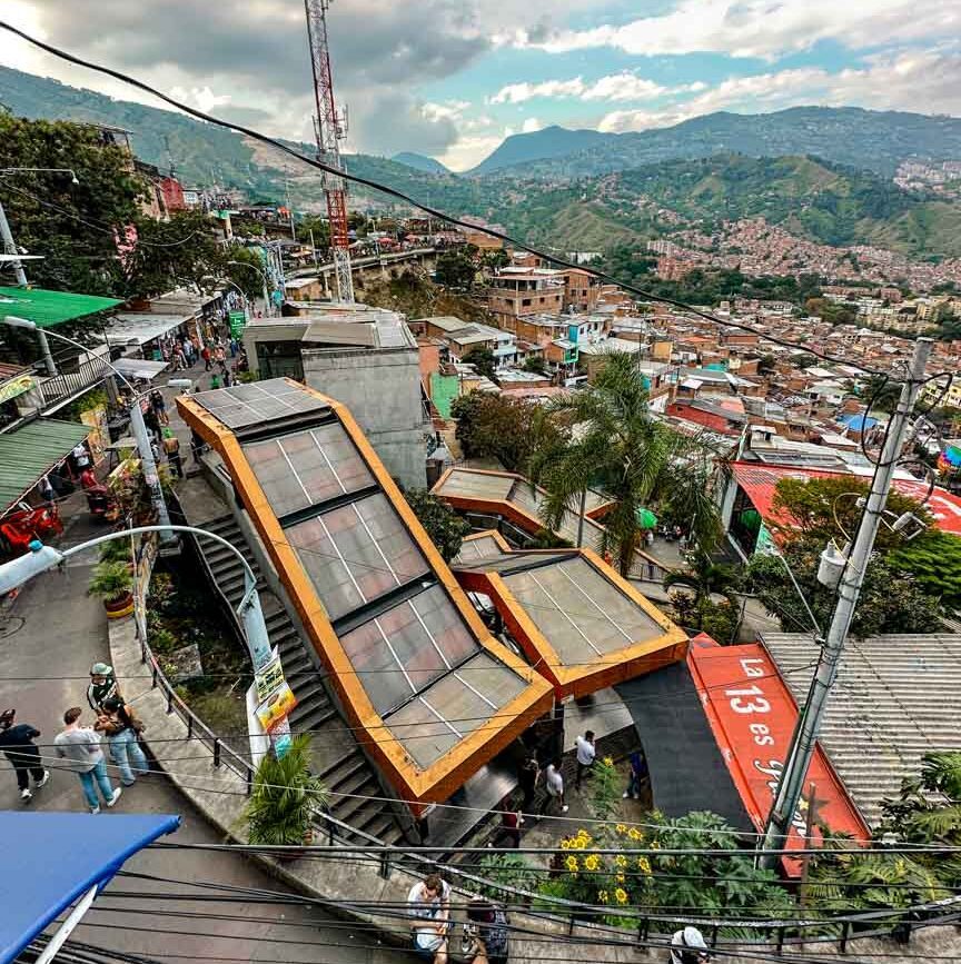 Medellín Kolumbien Rolltreppe Comuna 13