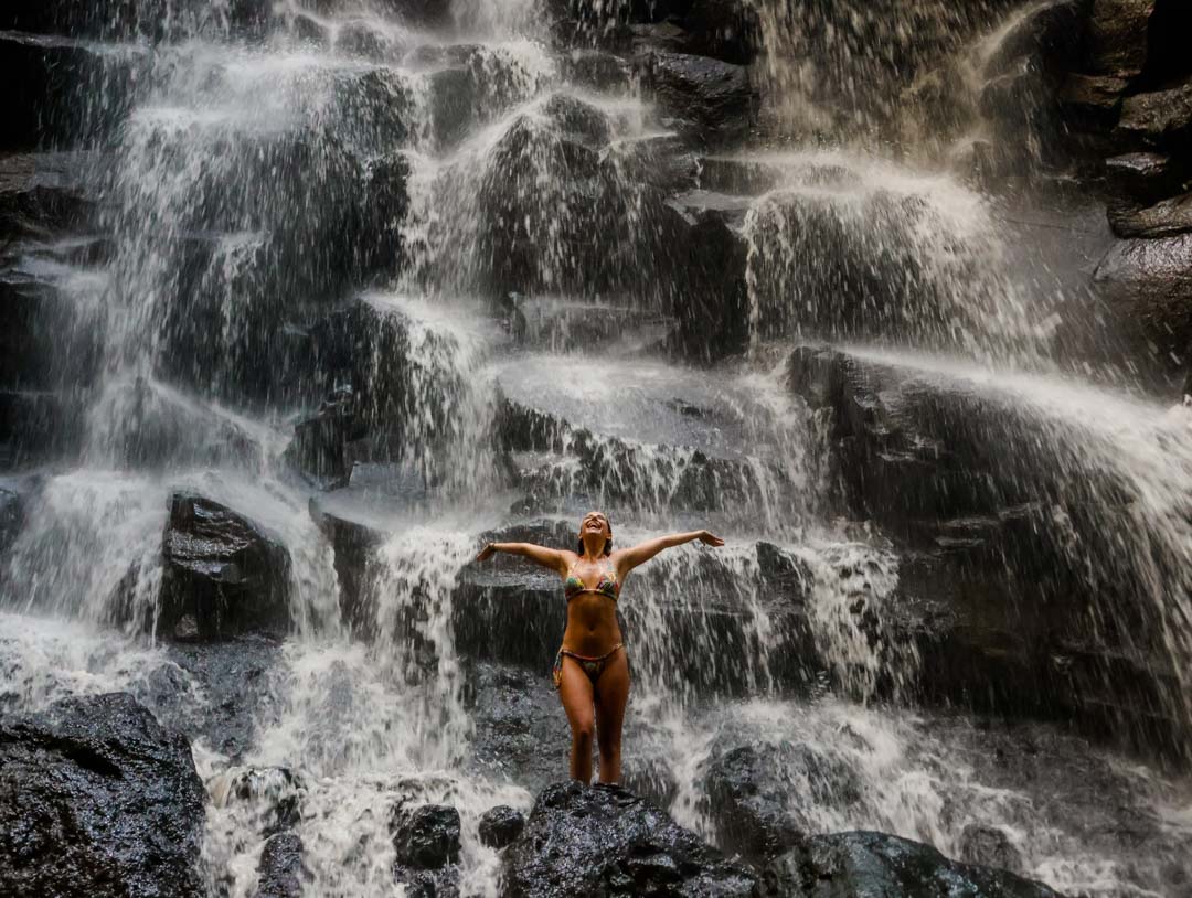 regenwalddusche unterm kanto lampo waterfall