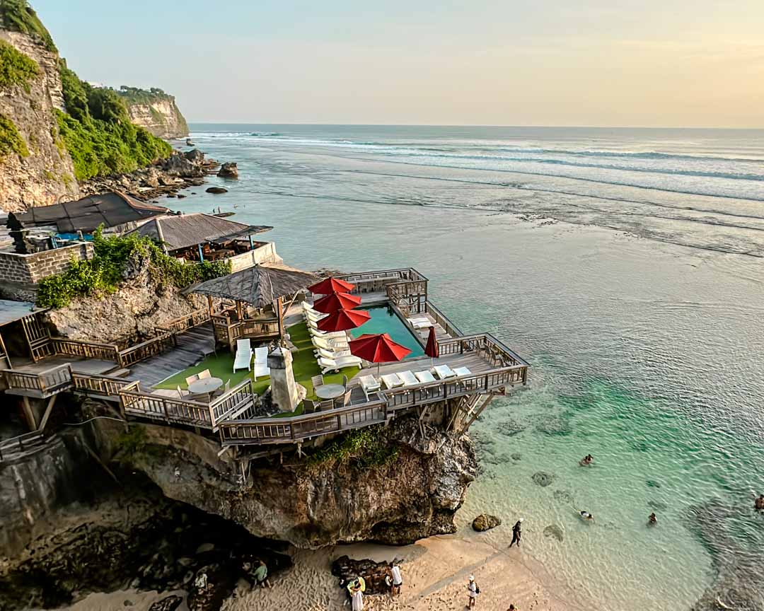 sonnenuntergang in der naehe vom single fin nusa penida bali