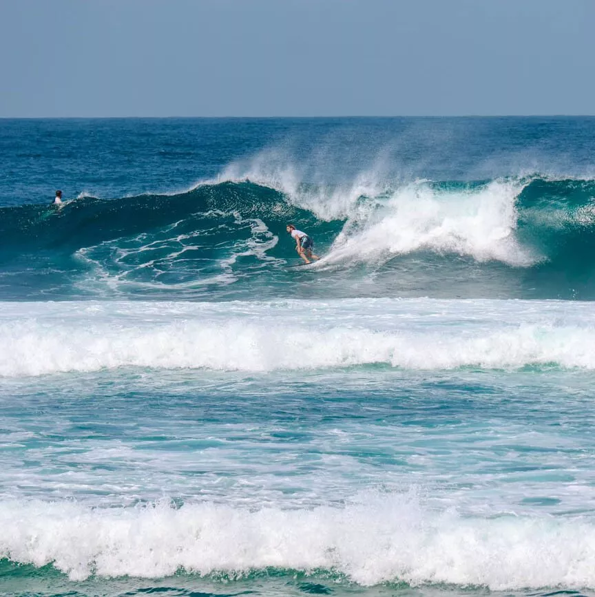 surfer beobachten am nyang nyang beach bali