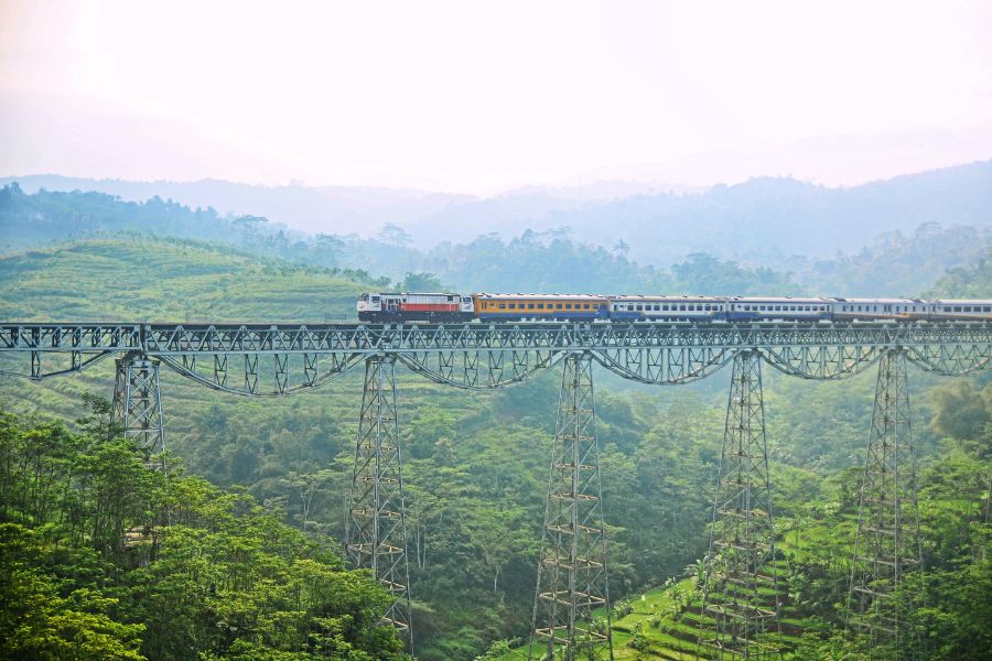 Parahyangan Zugstrecke Indonesien Sehenswuerdigkeiten Parahyangan-Zugstrecke_Indonesien_Sehenswürdigkeiten