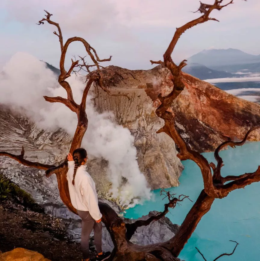 indonesien ausblick auf den ijen kratersee indonesien ausblick auf den ijen kratersee