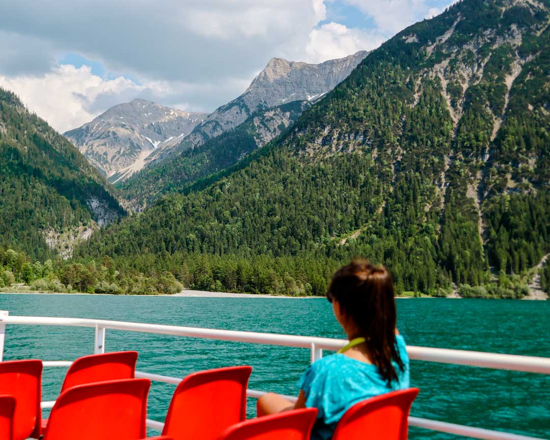 schiffsfahrt auf dem heiterwanger see in tirol