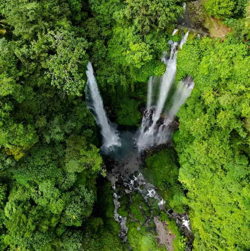 sekumpul wasserfall bali drohnenaufnahme