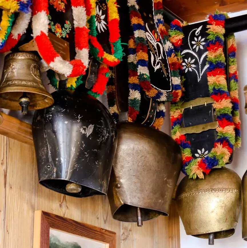 Tuftl Alm Kuhglocken in der Stubn