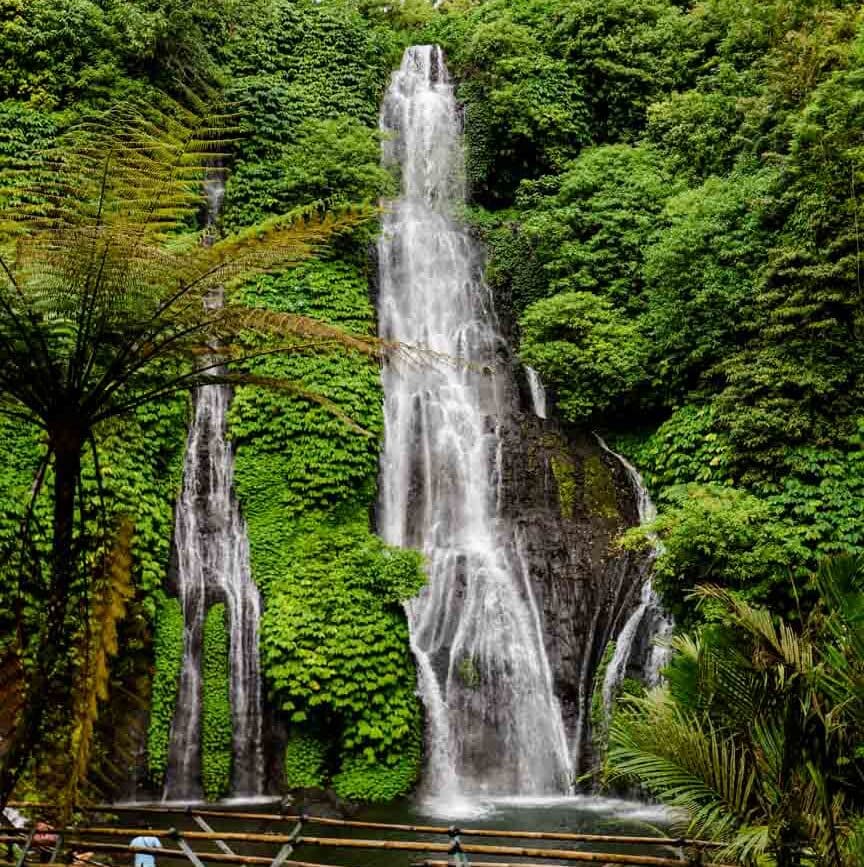Abstieg Banyumala Twin Wasserfall Bali