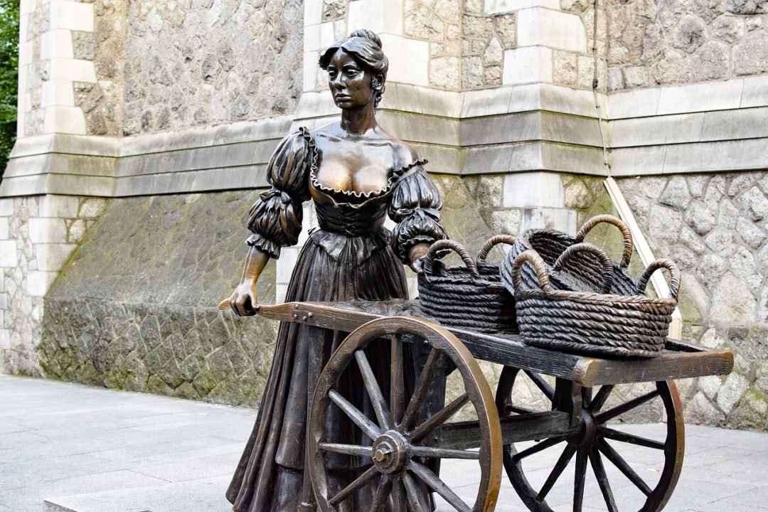 molly malone statue
