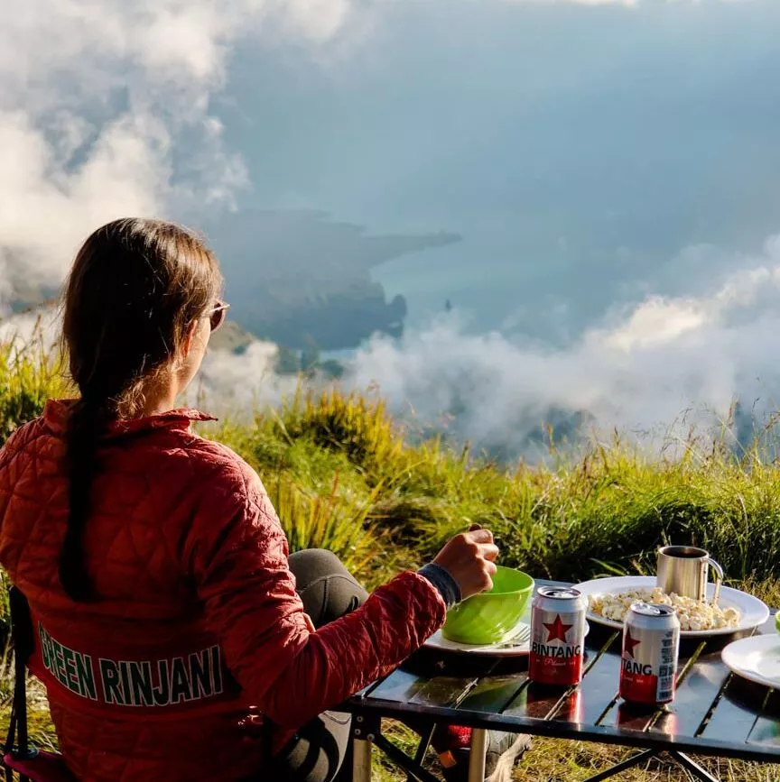 Mount Rinjani Trekking Lombok Frühstück mit Ausblick