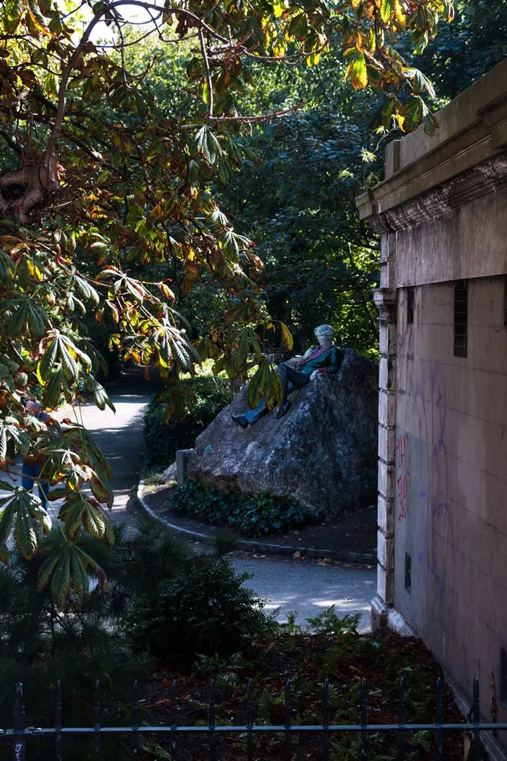 Oscar Wilde Statue