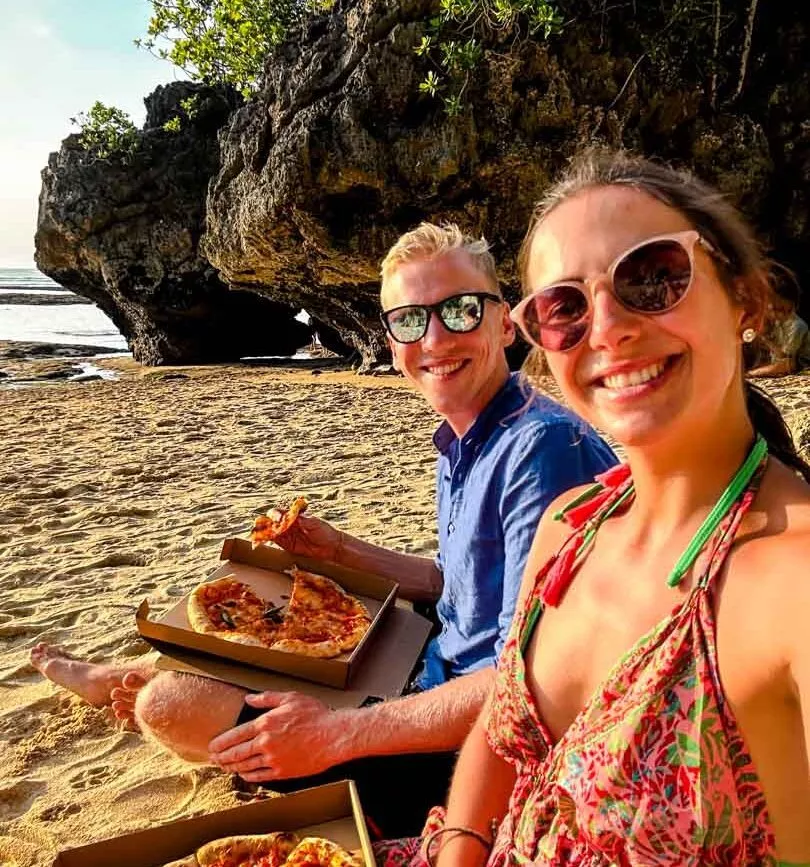 Pizzadate beim Padang Padang Beach Uluwatu Bali
