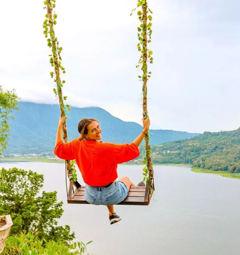 twin lake viewpoint munduk bali schaukel