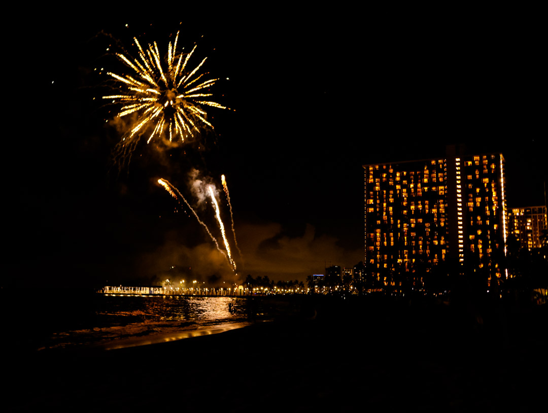 oahu hawaii feuerwerk waikiki beach