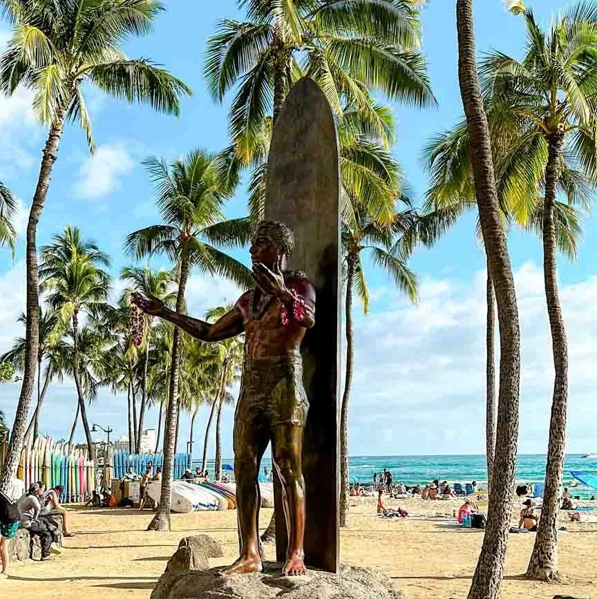 oahu hawaii waikiki statue duke paoa kahanamoku