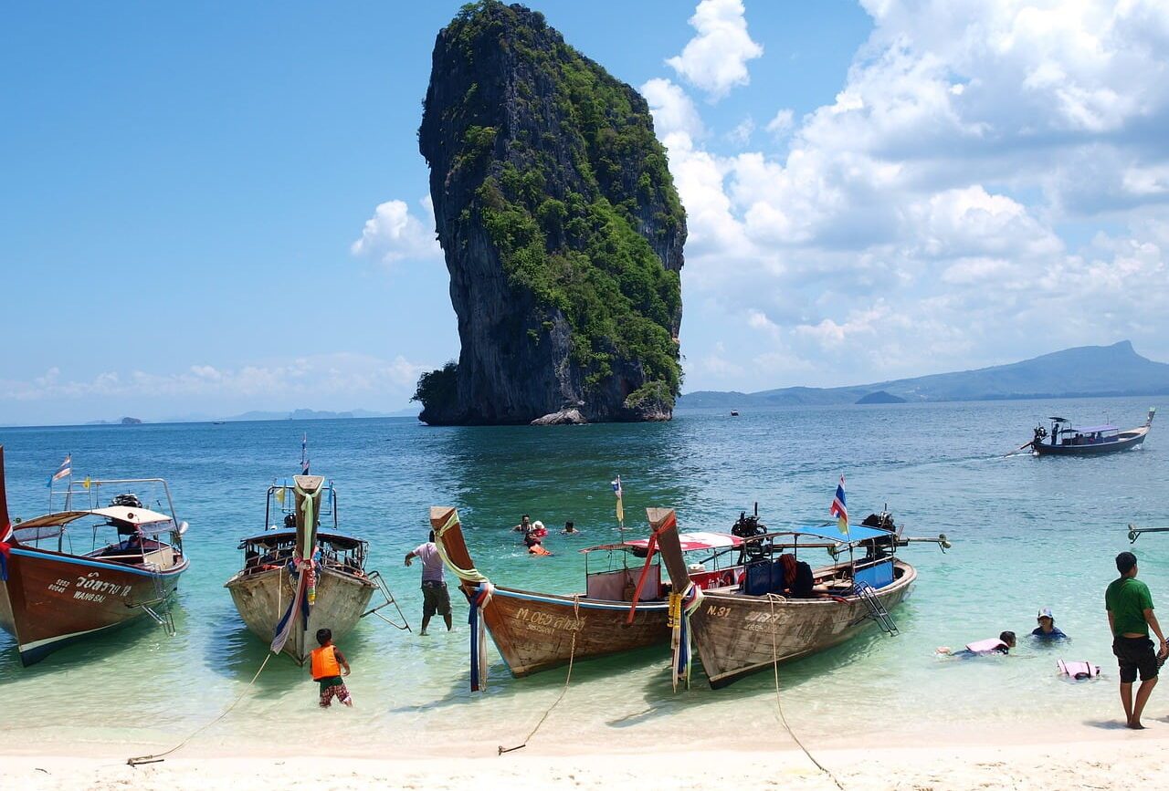 thailand krabi boote am strand von ao nang