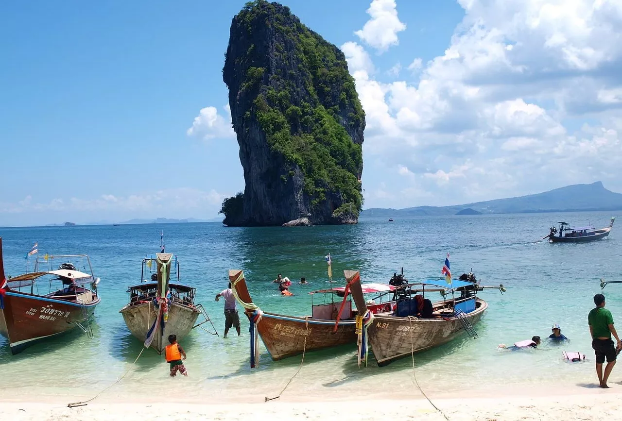 thailand krabi boote am strand von ao nang