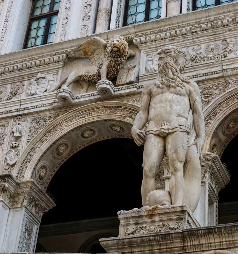 venedig dogenpalast neptunstatue 2