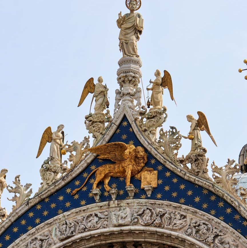 Venedig Markusdom venezianischer Löwe Außenfassade