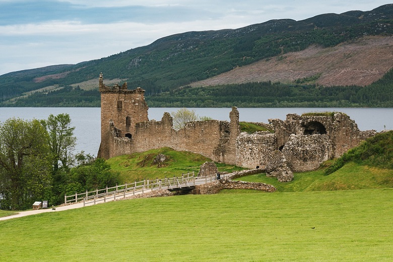 Urquhart-Castle