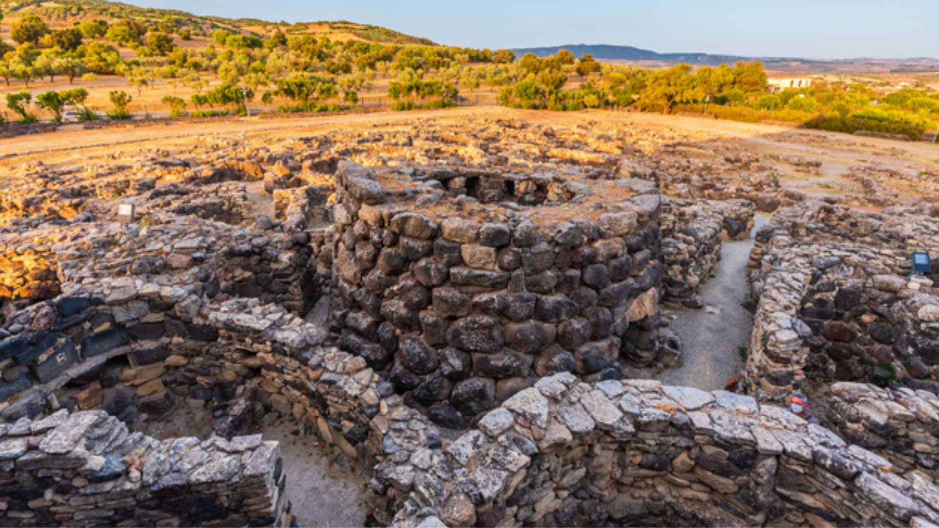 Cagliari Sehenswürdigkeiten Nuraghe Su Nuraxi 02