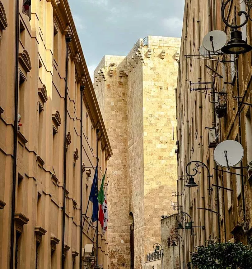 Cagliari Sehenswürdigkeiten Torre dell'Elefante 01