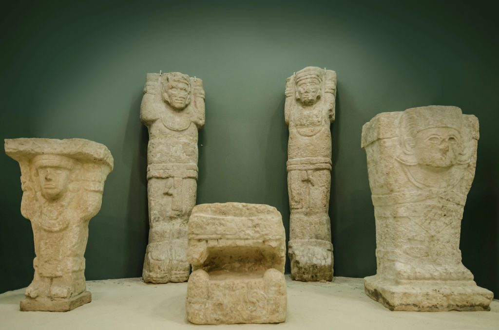 Ancient Maya Sculpture of Quintana Roo State Skulpturen im Maya Museum