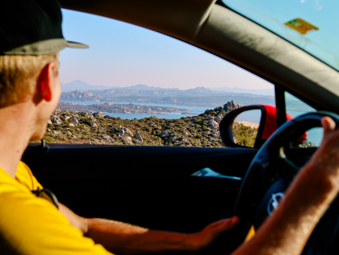 la maddalena sardinien aussicht beim autofahren