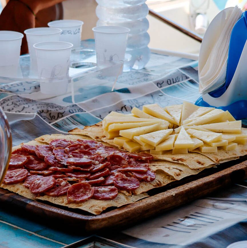 la maddalena sardinien vorspeisenplatte an bord