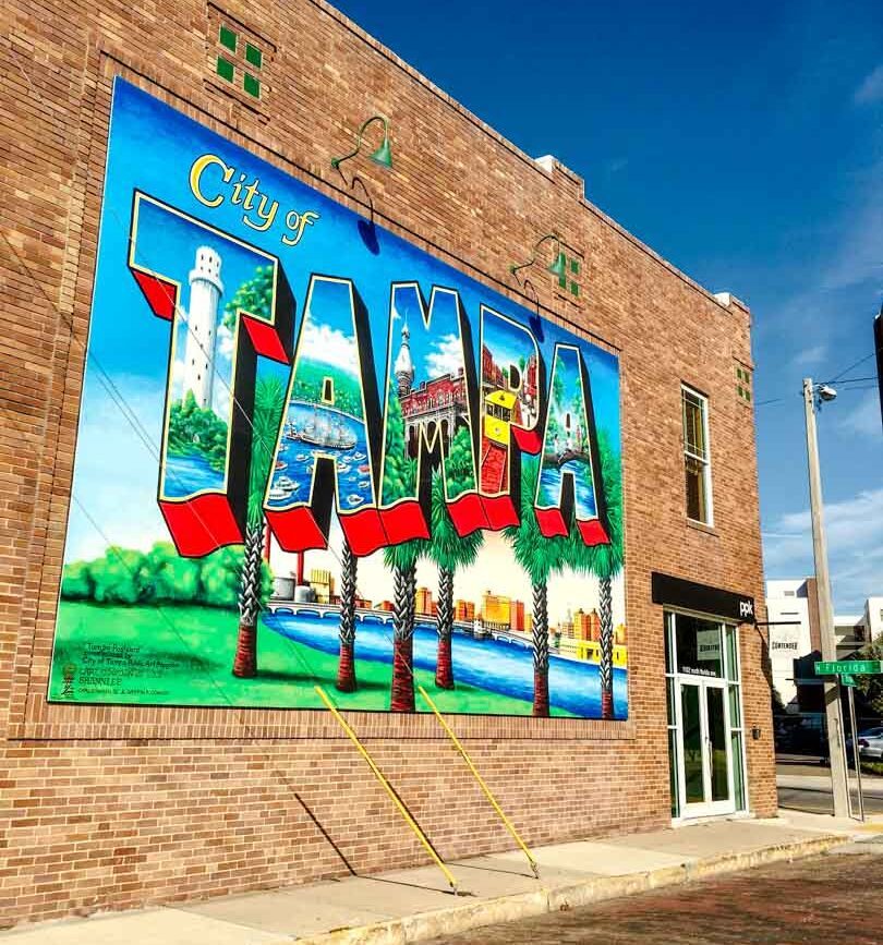 Tampa Hauswand mit Tampa Graffiti