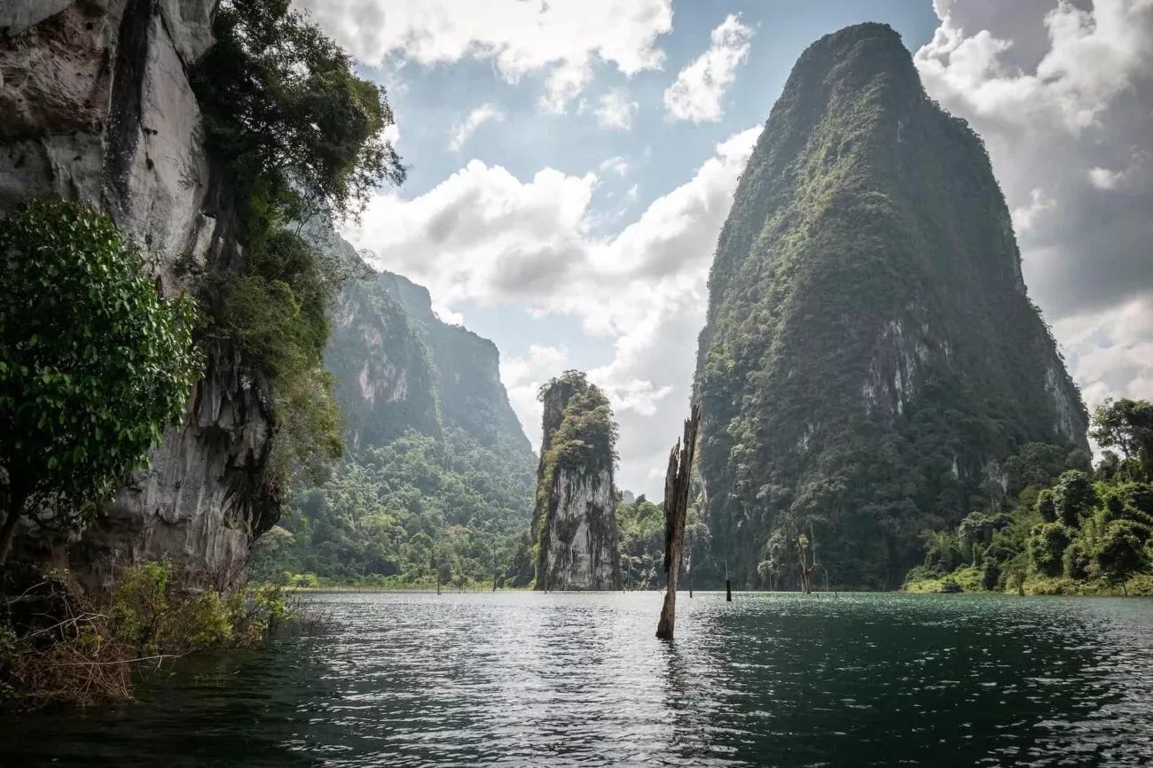 thailand khao sok cheow lan see mit hohen felsen