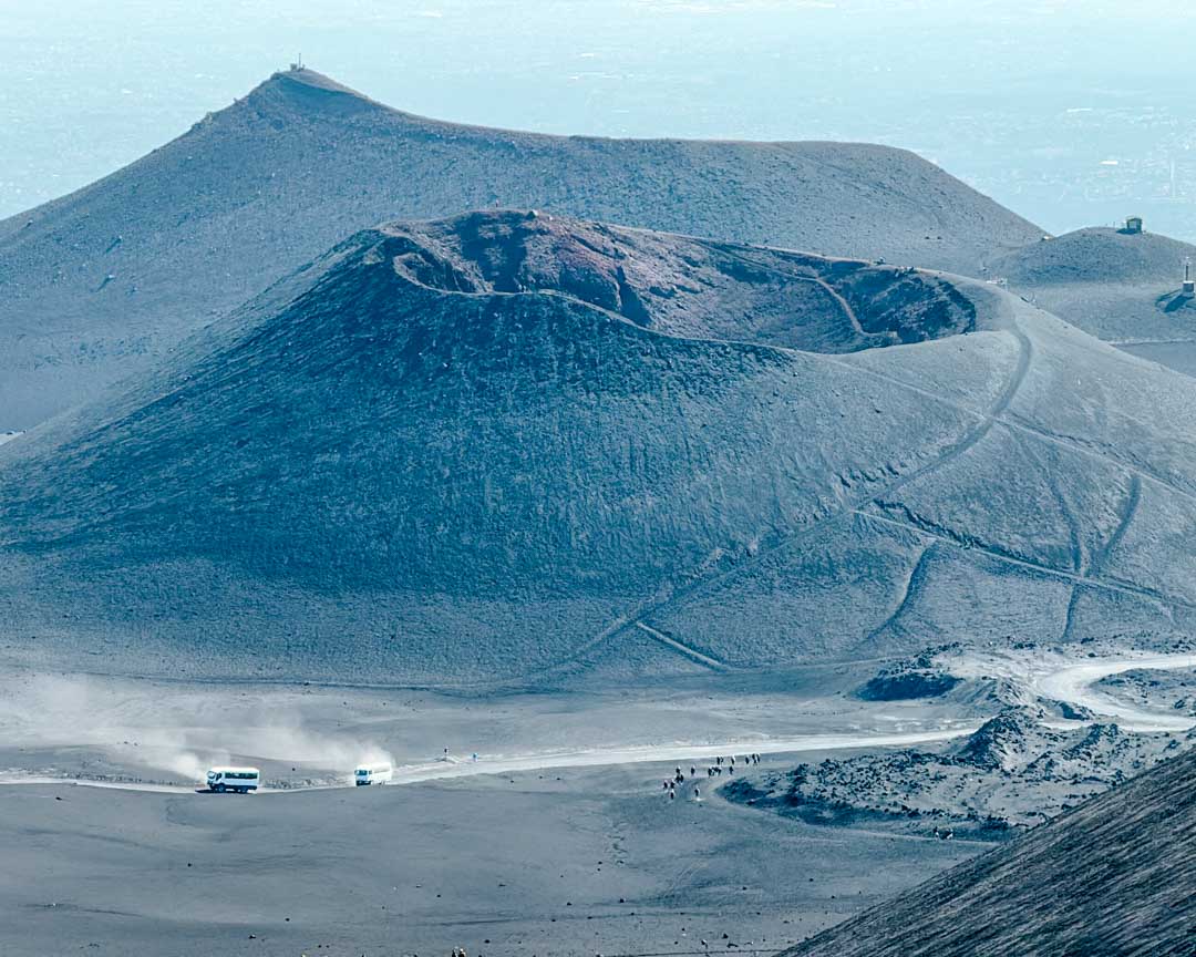 aetna krater auf der hoehe der seilbahn