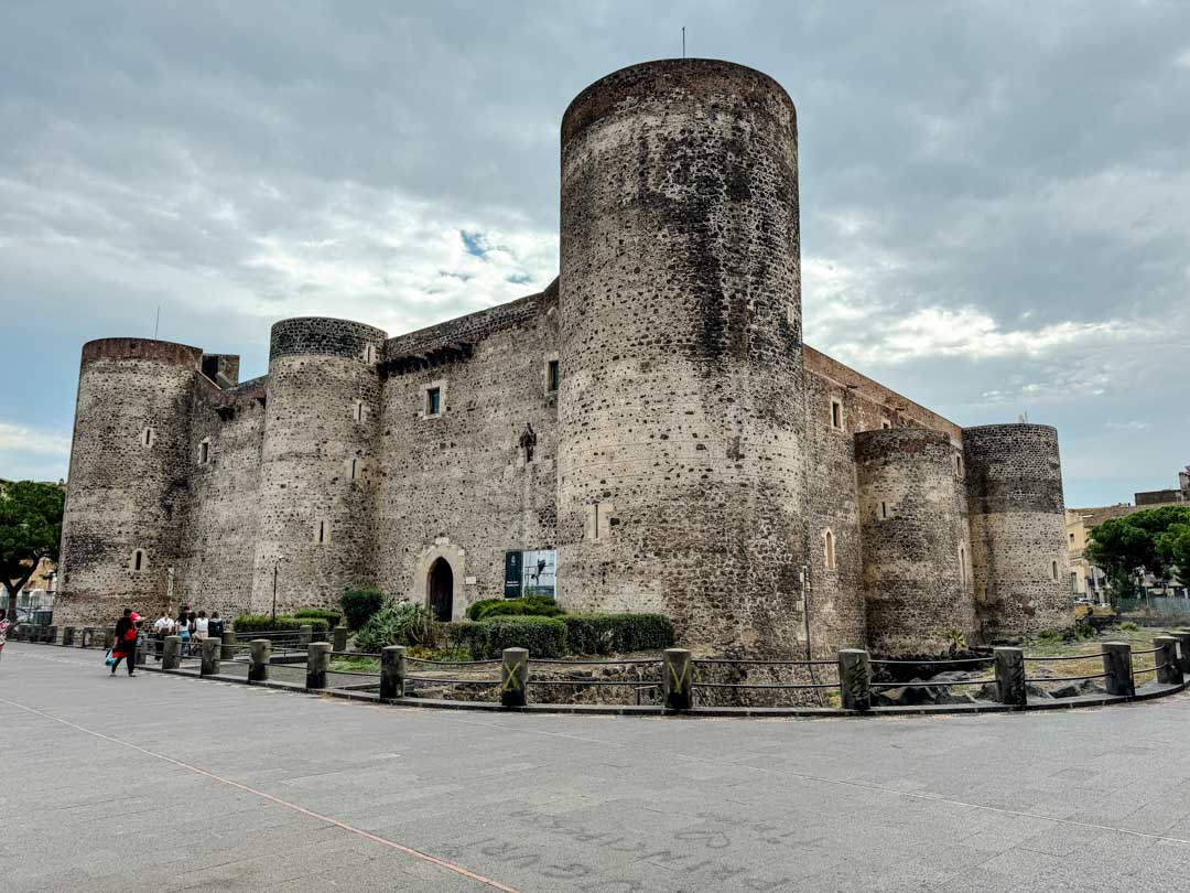 catania castello ursino aussen