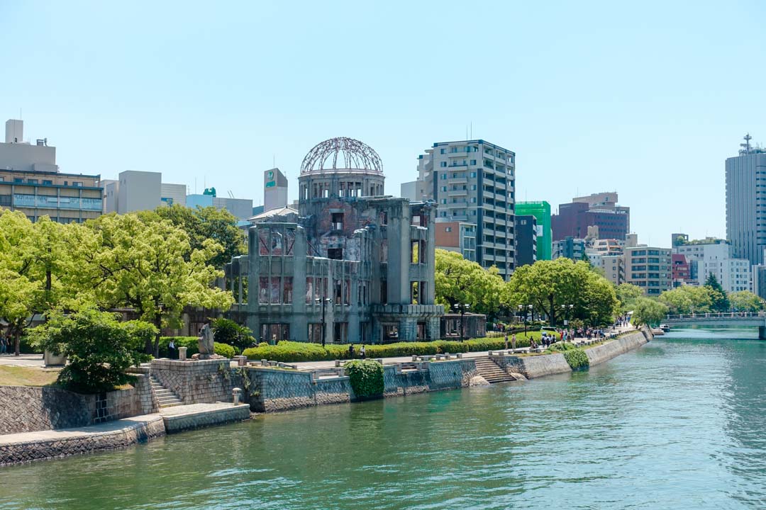 japan hiroshima atombomben denkmal am tag japan hiroshima atombomben denkmal am tag