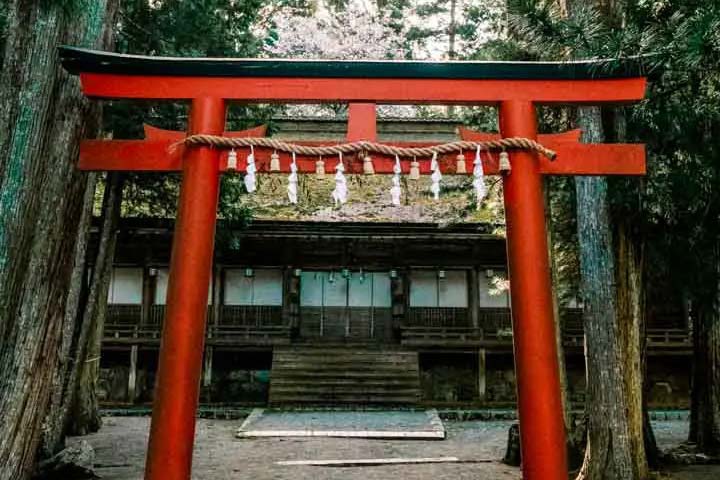 japan koya san torii bogen